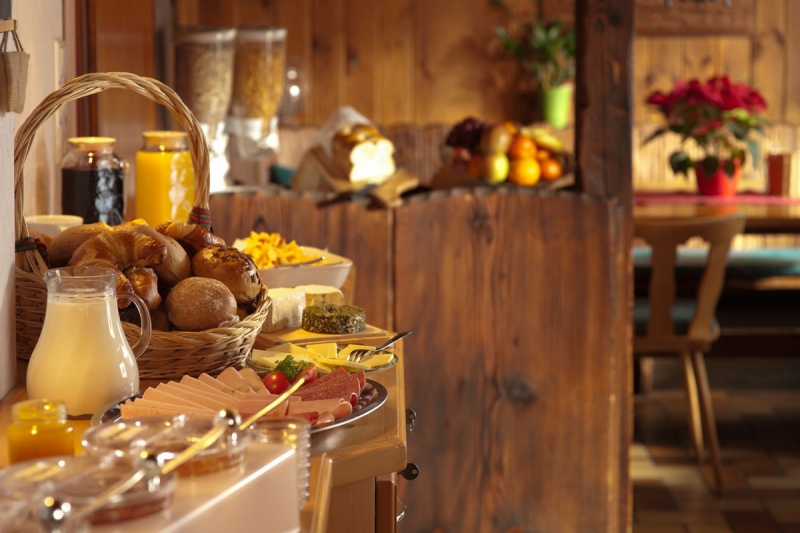 boulangerie-LORGUES-min_breakfast_buffet_food_restaurant_meal_hotel_plate_fresh-718745